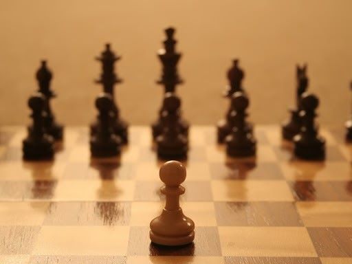 На фото – шахматные фигуры