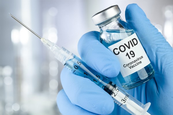 На фото – вакцина от Covid-19