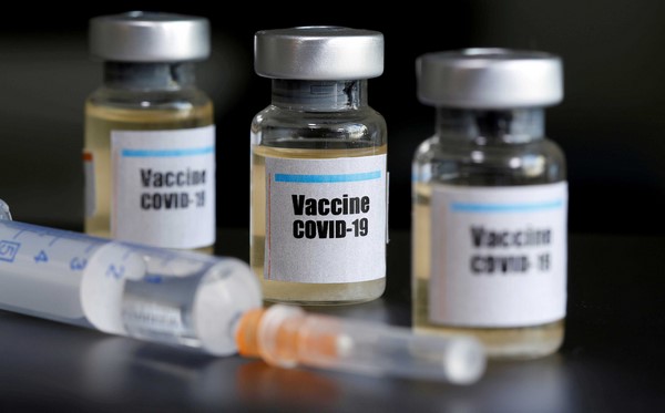 На фото – вакцины от коронавируса