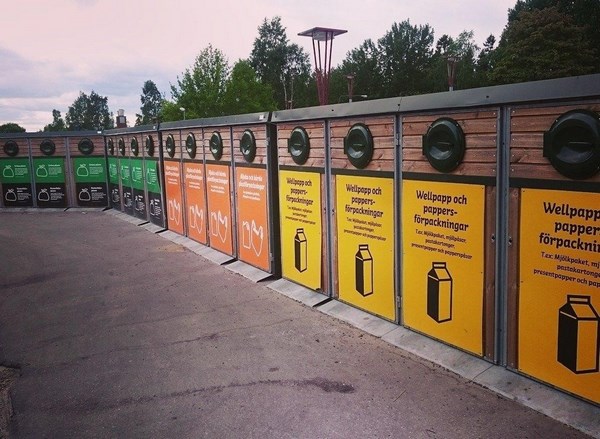 На фото – мусорные контейнеры в Финляндии