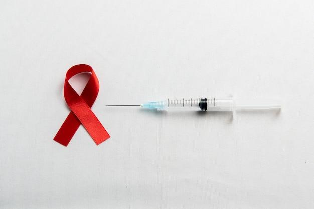 Через иглы заражаются ВИЧ не только наркоманы, но и медицинские работники