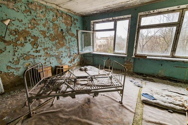 На фото – палата в больнице в заброшенном городе